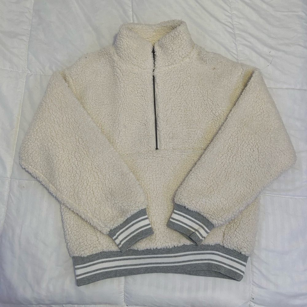 AMERICAN EAGLE WHITE SHERPA HALF ZIP ✨